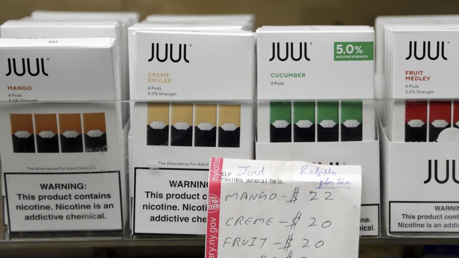 Juul suspende la venta de cuatro sabores para vaporizadores