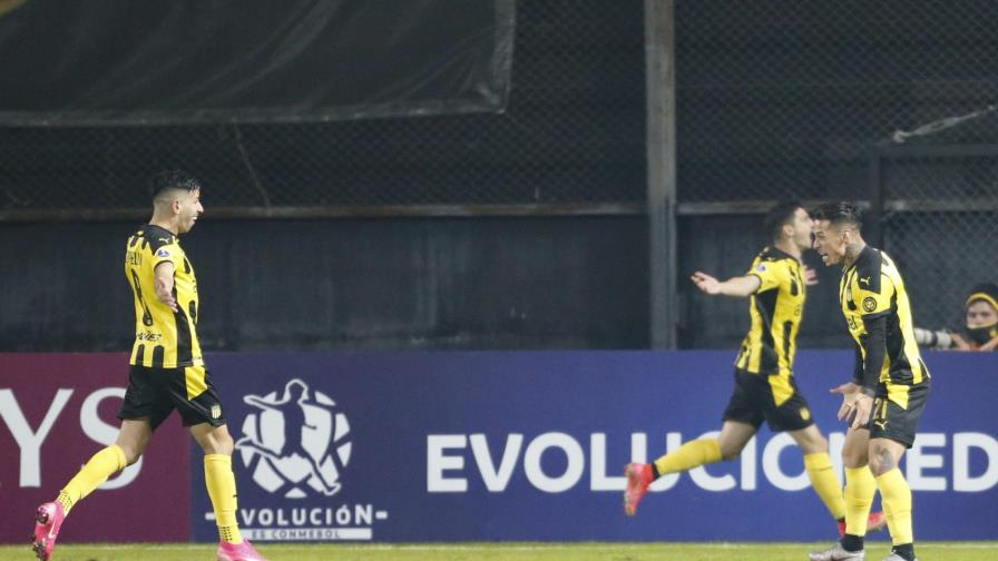 Peñarol expulsa a socios vinculados con dictadura Peñarol expulsa a socios vinculados con dictadura