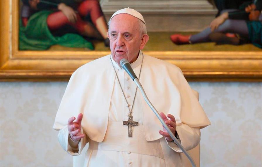 El papa baja el sueldo a los religiosos en el Vaticano, un 10 % a cardenales