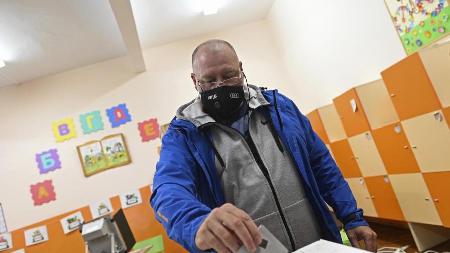 Bulgaria vota en 3ras elecciones en pleno auge de contagios