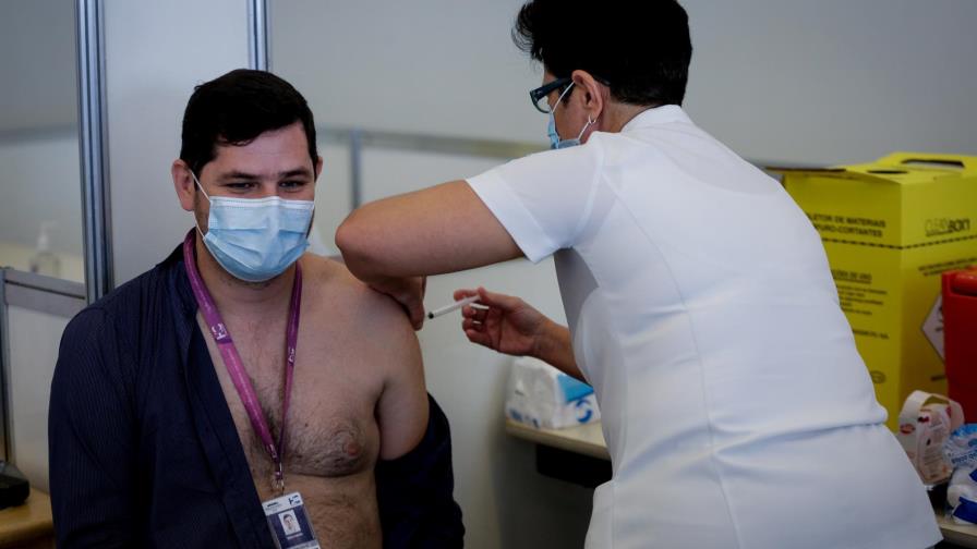¿Se pueden aplicar las dos dosis de la vacuna contra el COVID-19 de diferentes farmacéuticas?