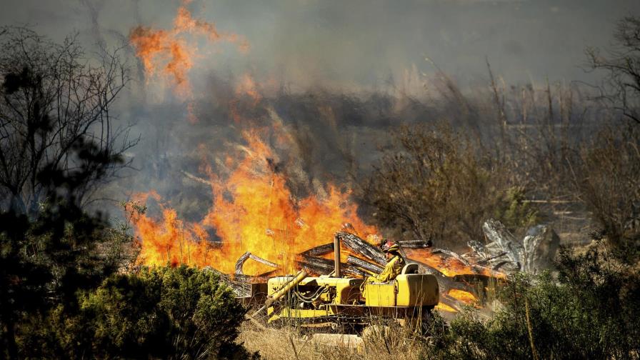 Trump amenaza recortar fondos para incendios en California Trump amenaza recortar fondos para incendios en California