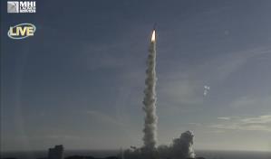 Nave de los Emiratos despega de Japón con rumbo a Marte