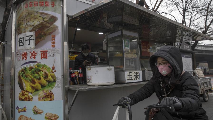 China: Empleados con cubrebocas vuelven al trabajo China: Empleados con cubrebocas vuelven al trabajo