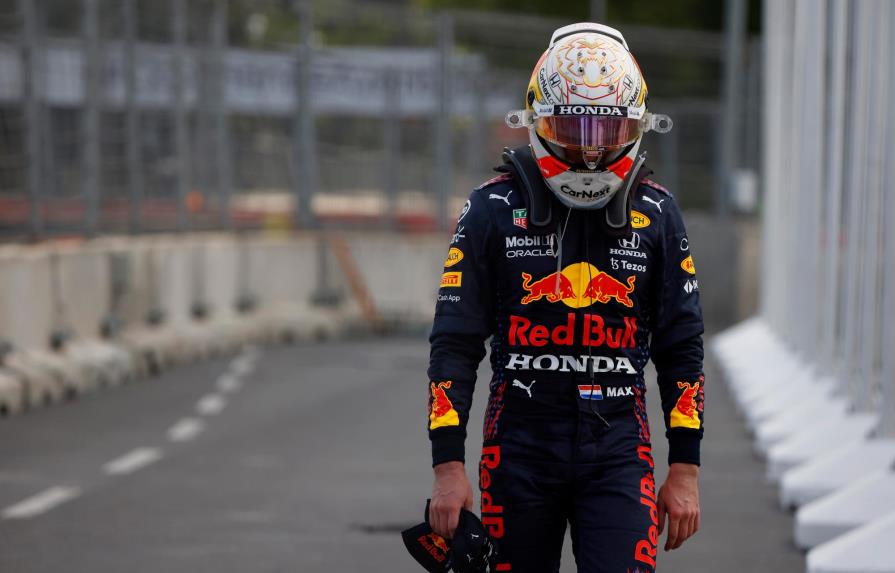 Triunfo de Sergio Pérez en Bakú tras pinchazo de Verstappen