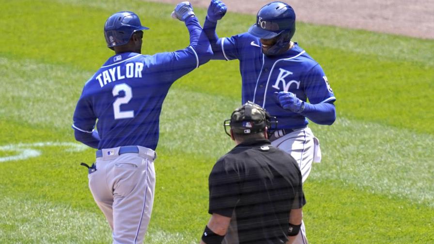 Abreu y Dozier colisionan; Chicago y Reales dividen honores