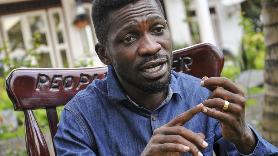 Cantante ugandés hace campaña contra el coronavirus