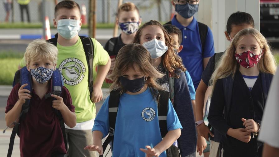 Florida: Aumentan casos de COVID-19 al iniciar año escolar