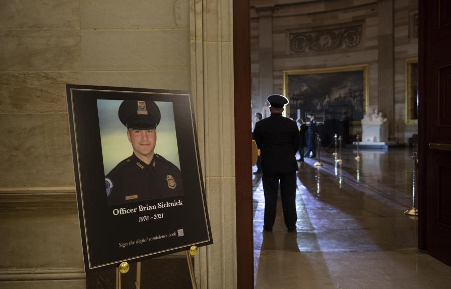 Identifican a sospechoso en muerte de policía del Capitolio