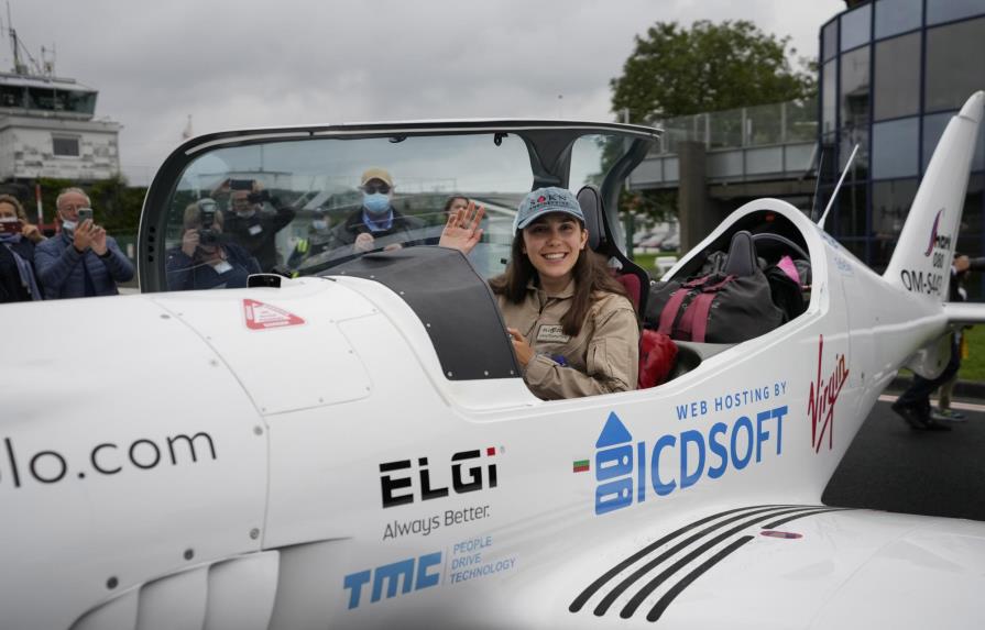 Mujer de 19 años va por récord de aviación en solitario