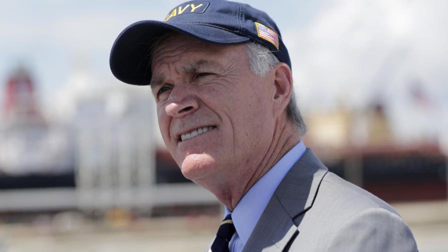 Trump entiende poco del ejército, dice exjefe de la Armada