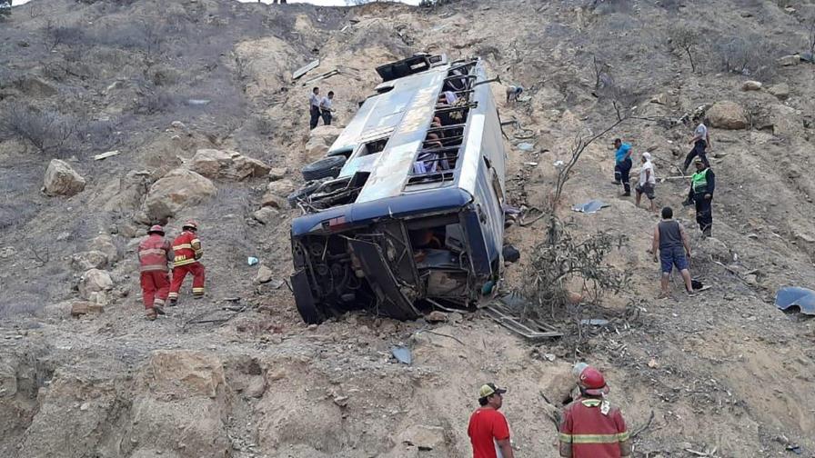 Mueren ocho hinchas ecuatorianos por accidente de bus en Perú