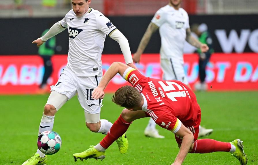 Leverkusen sigue de capa caída al perder 2-1 ante Freiburgo