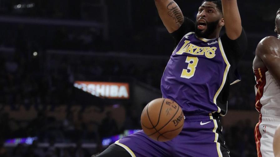 Davis anota 26, Lakers ganan a Heat e hilan 7mo triunfo