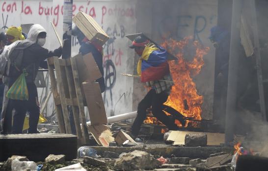 Tras violencia, presidente despliega ejército en Quito