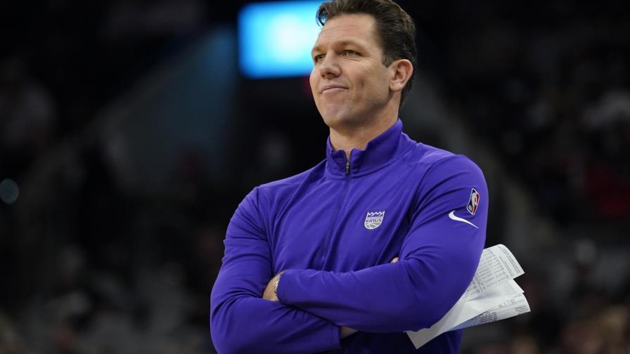 Kings cesan al entrenador Luke Walton tras pésimo arranque