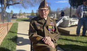 H&eacute;roe en II Guerra Mundial recibe medallas 77 a&ntilde;os despu&eacute;s