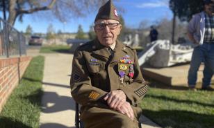 Héroe en II Guerra Mundial recibe medallas 77 años después