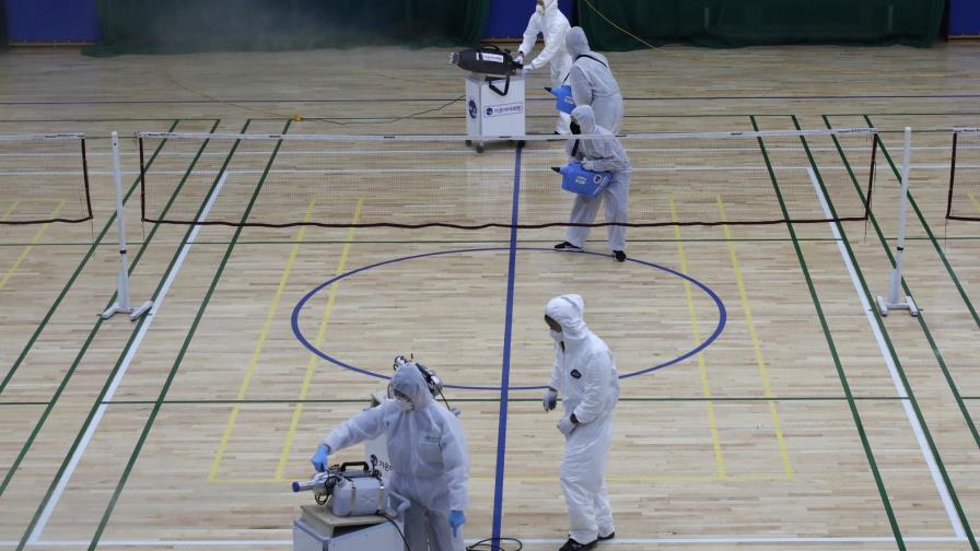 China reporta 406 nuevos casos de coronavirus y 52 decesos China reporta 406 nuevos casos de coronavirus y 52 decesos