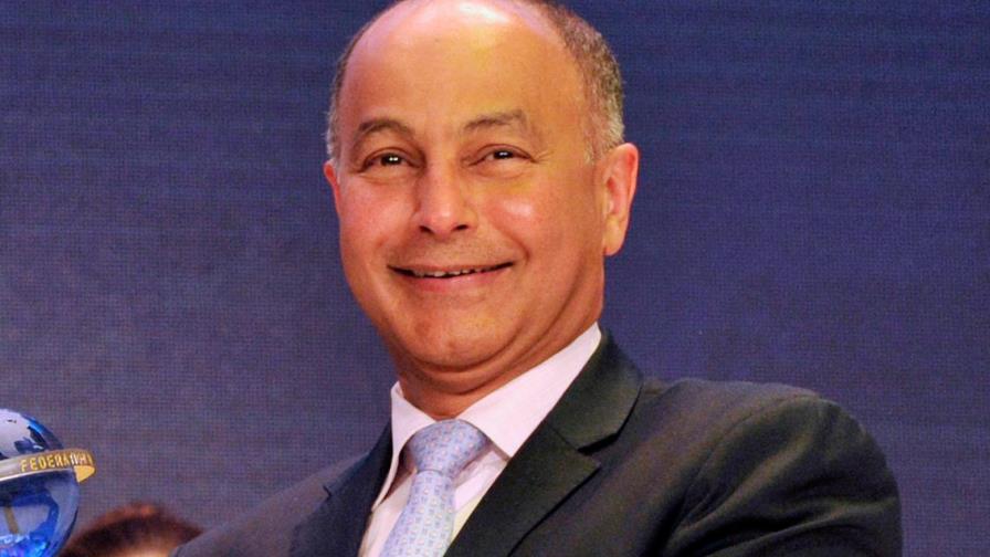 Nuevo presidente de FINA fue vinculado a sobornos en FIFA