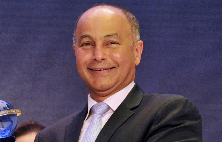 Nuevo presidente de FINA fue vinculado a sobornos en FIFA