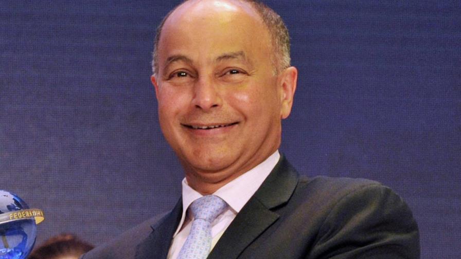Nuevo presidente de FINA fue vinculado a sobornos en FIFA