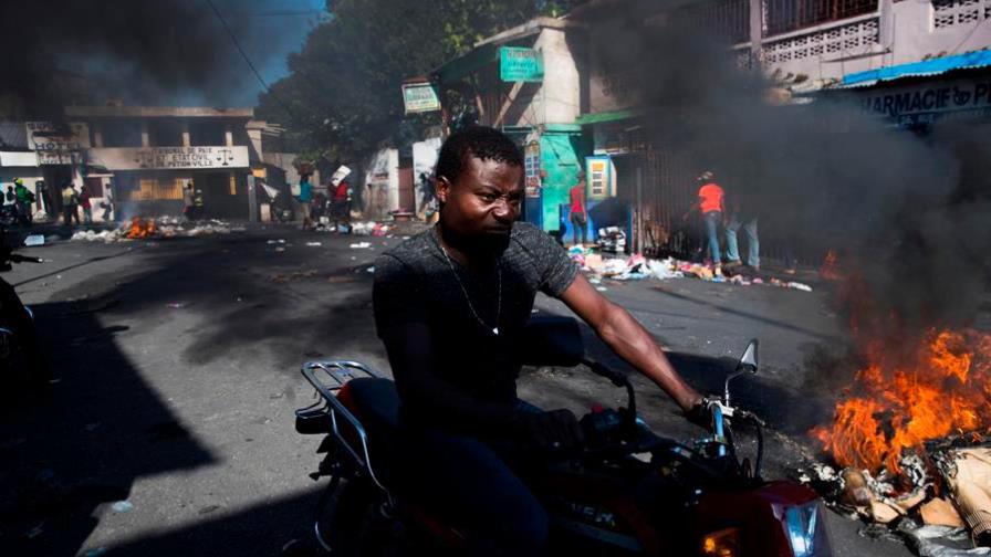 Incendios y barricadas en inicio de una nueva jornada de protestas en Haití