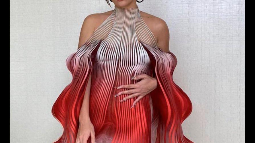 Rosalía presenta los premios de la moda Fashion Awards 2020 Rosalía presenta los premios de la moda Fashion Awards 2020