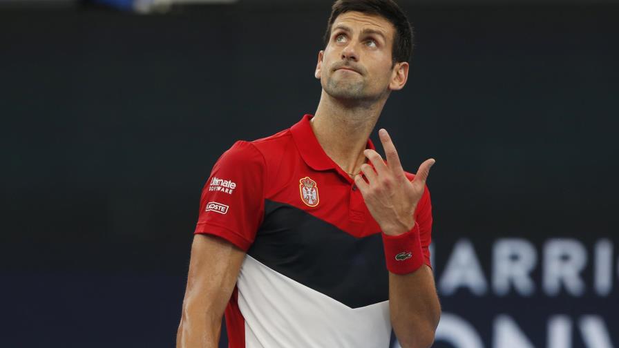 Djokovic vence a Shapovalov, Serbia pasa a semis de Copa ATP