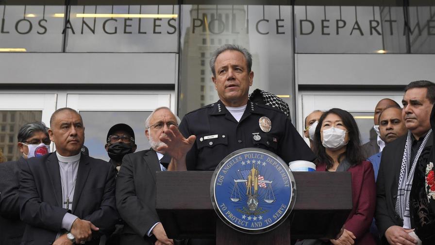 Policía de Los Ángeles investiga tarjeta con foto de Floyd