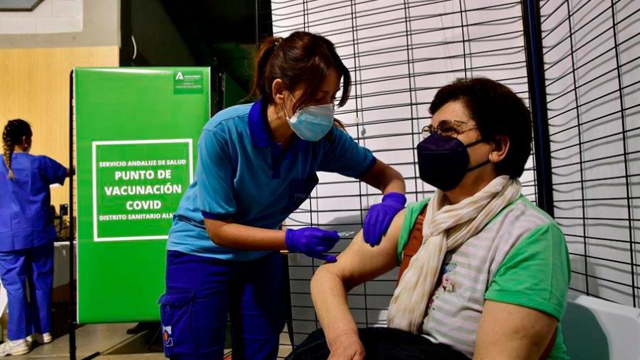 La mitad de los españoles tienen la pauta completa de vacuna contra el COVID-19 
