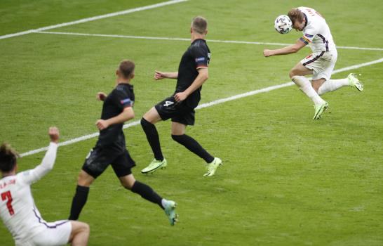 Sterling e Inglaterra despachan a Alemania