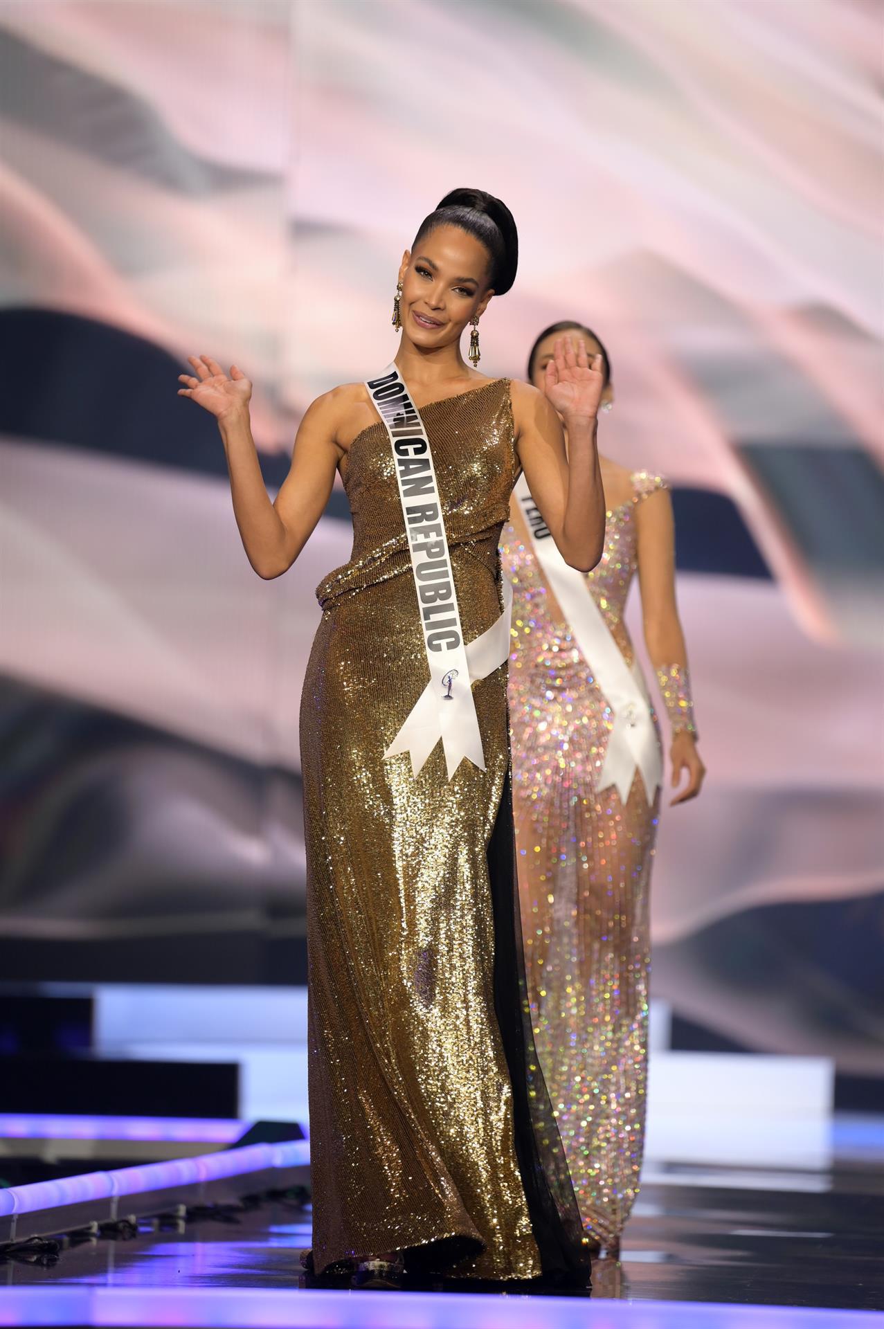 Kimberly Jiménez, la Miss República Dominicana Universo, desfiló con elegancia y soltura en la gala preliminar del Miss Universo, a solo un día de su participación en el certamen. Kimberly Jiménez, la Miss República Dominicana Universo, desfiló con elegancia y soltura en la gala preliminar del Miss Universo, a solo un día de su participación en el certamen.