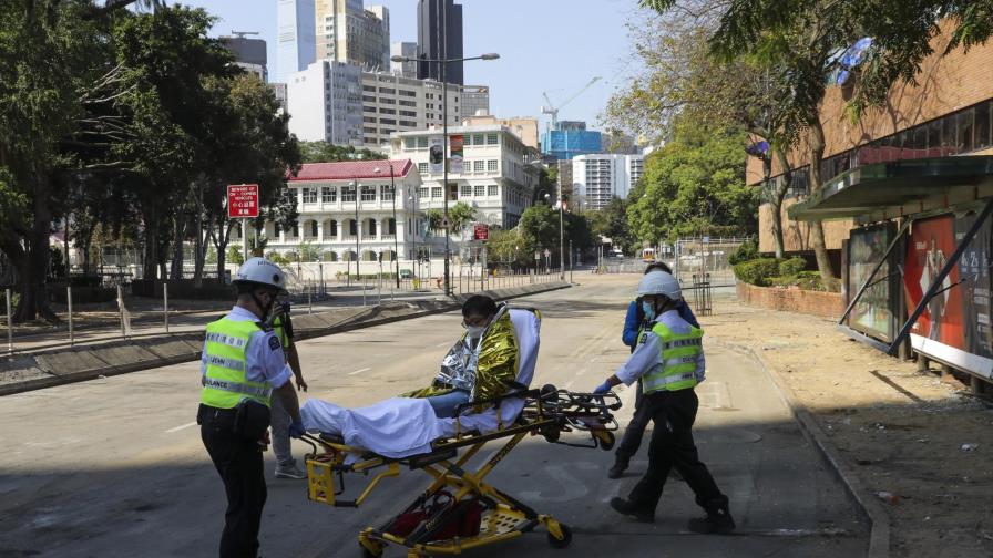 Hong Kong: más manifestantes abandonan campus de universidad Hong Kong: más manifestantes abandonan campus de universidad