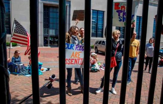 Las protestas se extienden en EE.UU. contra las órdenes de confinamiento