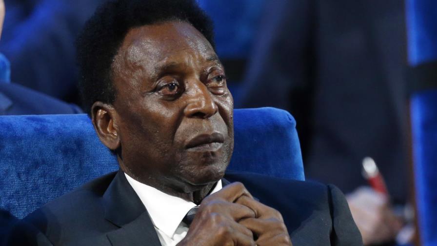 Pelé sale de hospital donde estuvo internado semanas