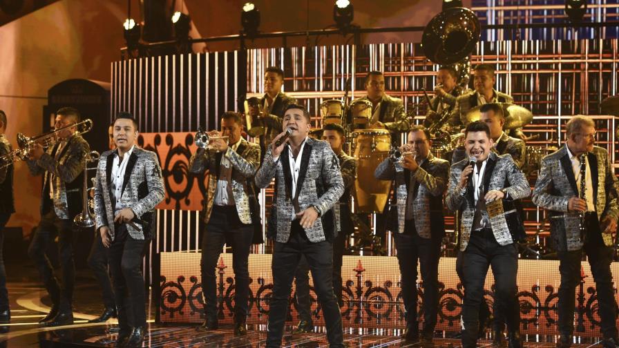 La Arrolladora dedica a jóvenes “En contra de mi voluntad”