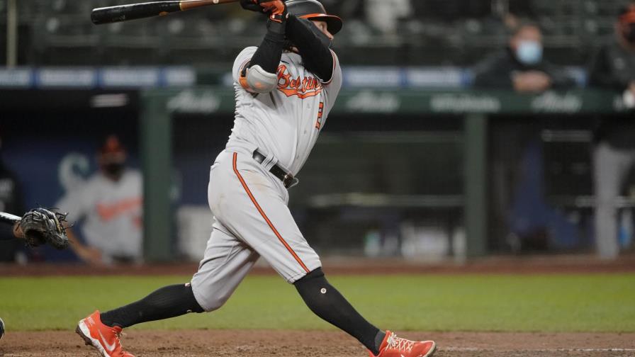 Mullins y Galvis jonronean; Orioles vencen 5-3 a Marineros