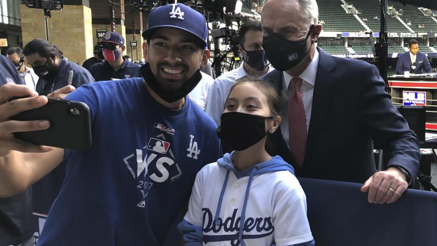 Equipos perdieron US$3,000 millones por jugar sin público, dice el comisionado de la MLB