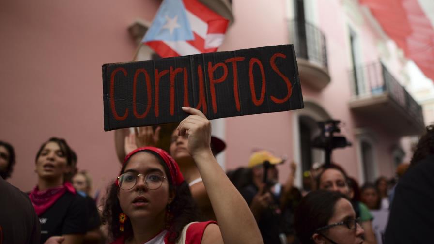 Protestan en Puerto Rico para exigir renuncia de gobernadora Protestan en Puerto Rico para exigir renuncia de gobernadora