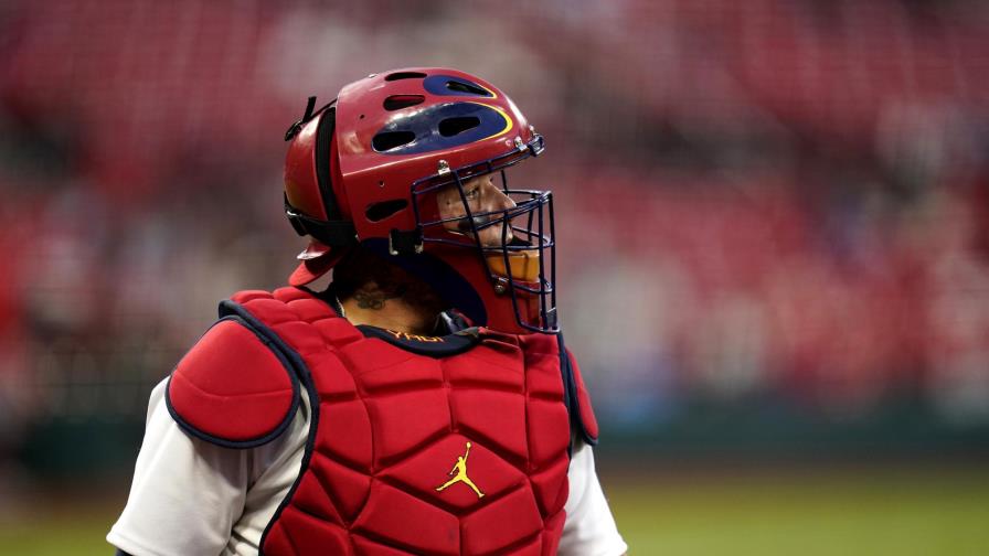 Catcher Yadier Molina ingresa a lista de lesionados