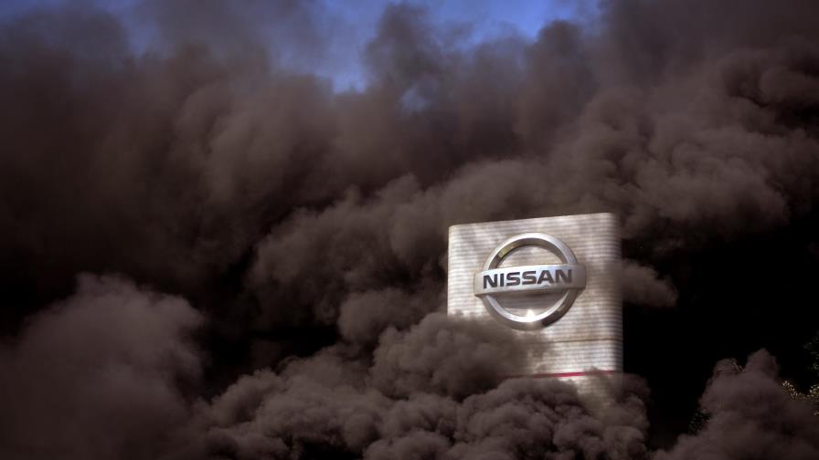 Trabajadores protestan por cierre de planta Nissan en España Trabajadores protestan por cierre de planta Nissan en España