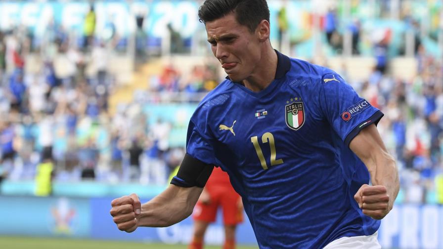 Los suplentes de Italia doblegan 1-0 a Gales y alargan racha