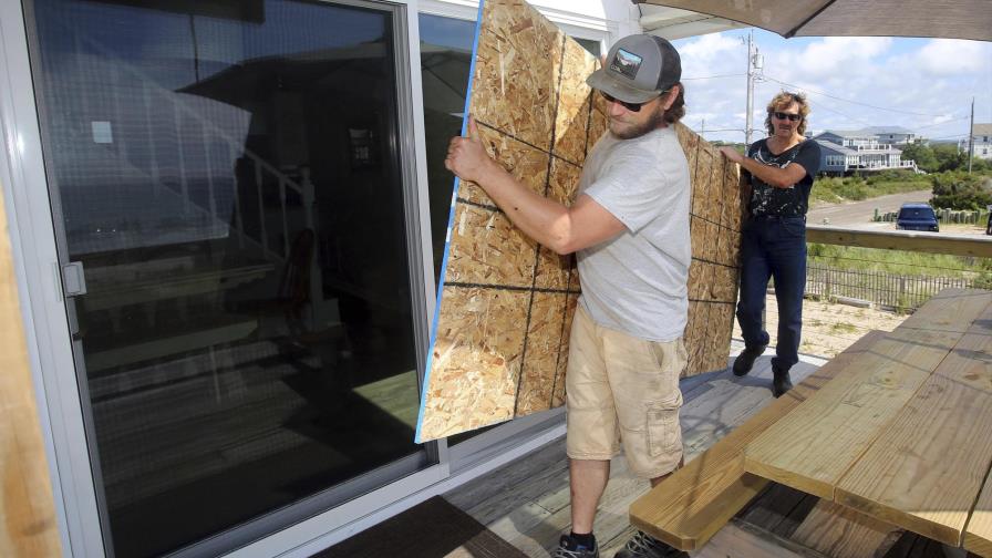 Henri avanza en tierra tras causar daños en noreste de EEUU