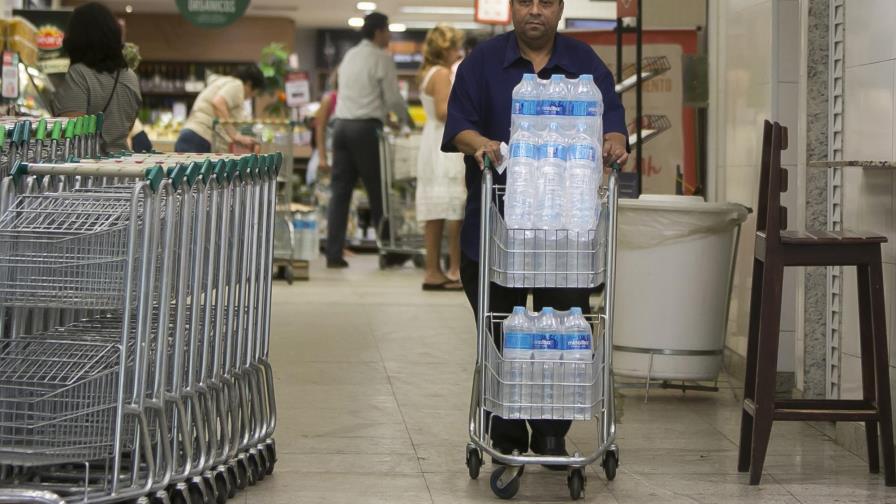Residentes de Río de Janeiro preocupados por olor del agua Residentes de Río de Janeiro preocupados por olor del agua