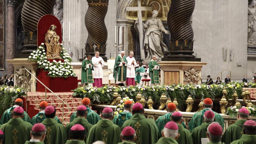 El papa insta a abrir nuevos caminos para propagar la fe