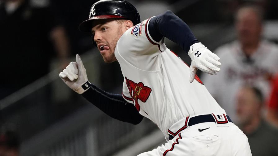 Freeman impulsa carrera de victoria; Bravos ganan 4-3 a Mets