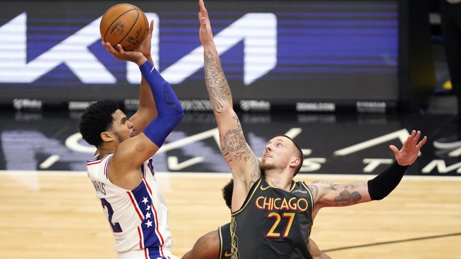 Harris anota 21 y 76ers se imponen 106-94 a Bulls