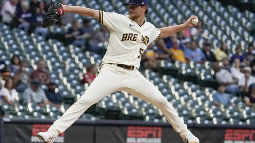 Lauer brilla y Cerveceros aplastan a Filis