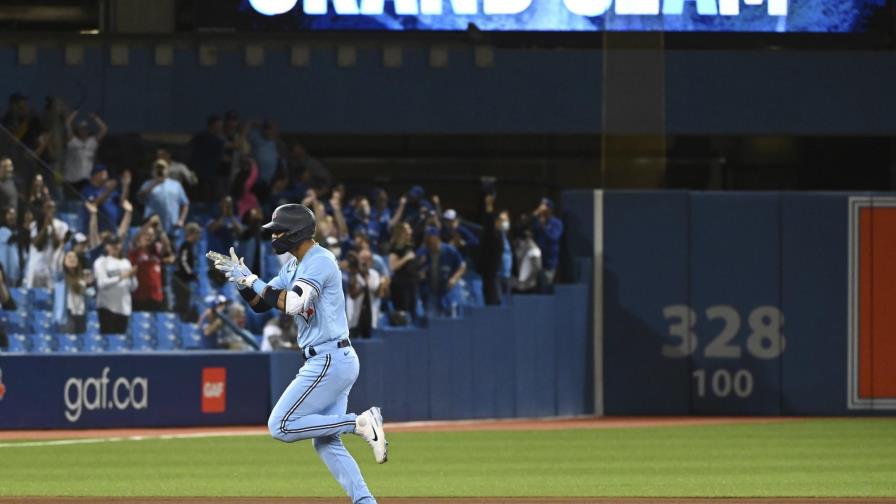 Gurriel pega grand slam; Azulejos ganan 11-10 a Atléticos